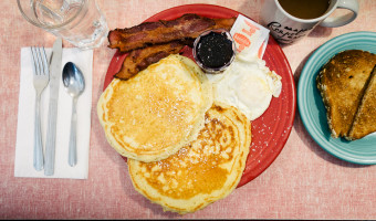 Mama’s Royal Cafe: Buttermilk Pancakes and Bacon
