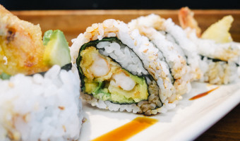 Geta Sushi: Spicy Tuna Roll, Shrimp Tempura Maki