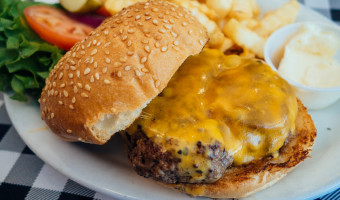 Lighthouse Cafe: Cheeseburger and Fries
